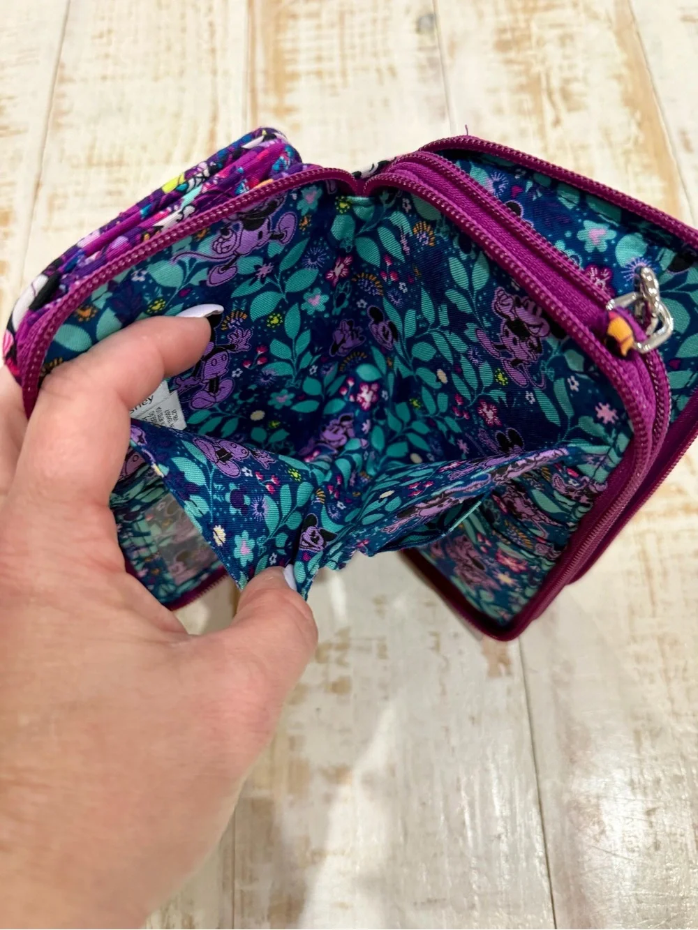 Vera Bradley Disney All in One Wristlet Mickey & Minnie Flirty Floral Retired - Picture 9 of 10